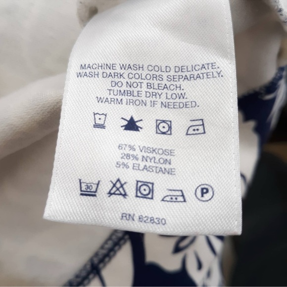 NWOT Lands’ End Navy White Floral Shift Dress Petite 6P Keyhole Stretch Pockets - Picture 4 of 13